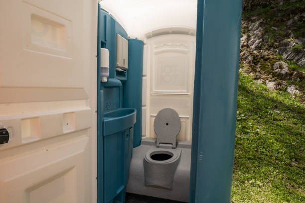 Best Wedding porta potty rental  in Farmington, MS